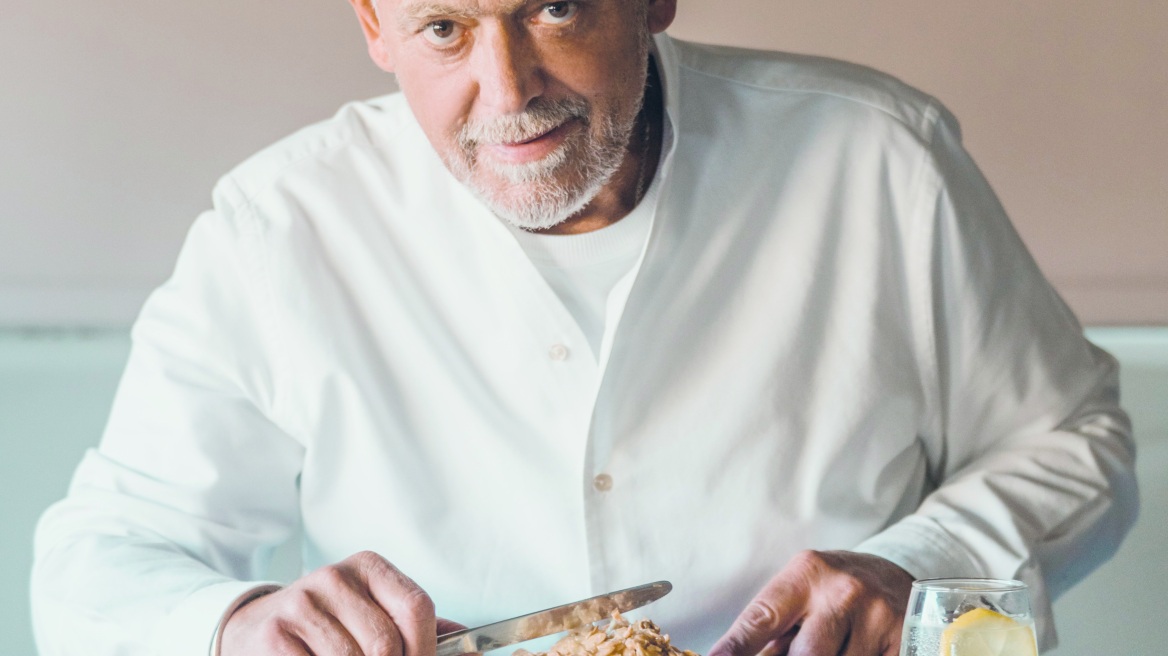 Συνταγές για τα πιο αγαπημένα ελληνικά γλυκά, από τον Στέλιο Παρλιάρο