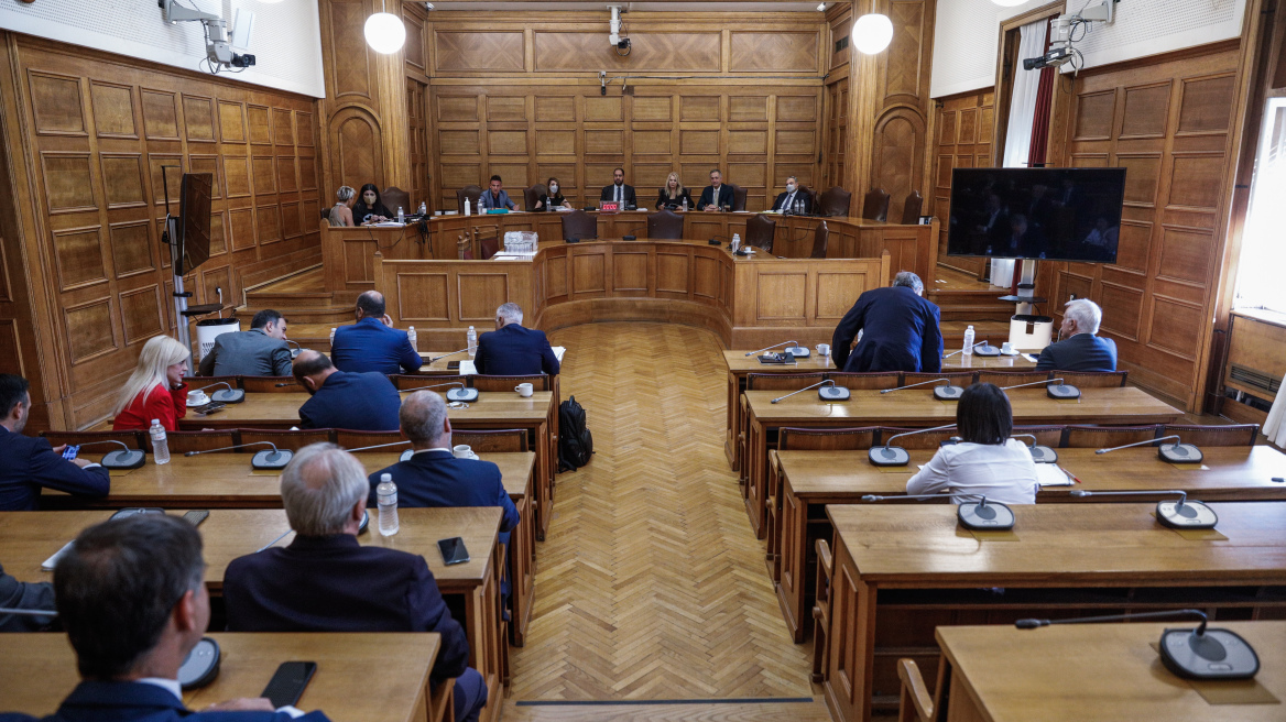 Ξεκίνησε η κατάθεση Ανδρουλάκη στην Εξεταστική Επιτροπή για το θέμα των παρακολουθήσεων