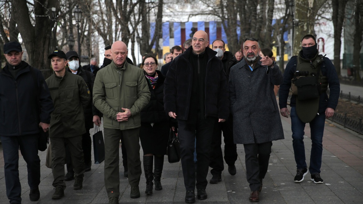 Πόλεμος στην Ουκρανία - Δένδιας και Σακελλαροπούλου πάνε Κίεβο μέσα στον Οκτώβριο