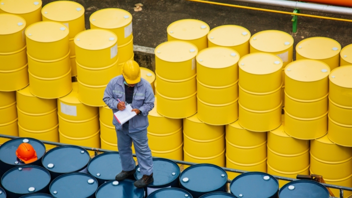 ΟΠΕΚ+: Βάζει «κόφτη» στην παραγωγή πετρελαίου - Εξετάζει μειώσεις άνω του 1 εκατ. βαρελιών/ημέρα