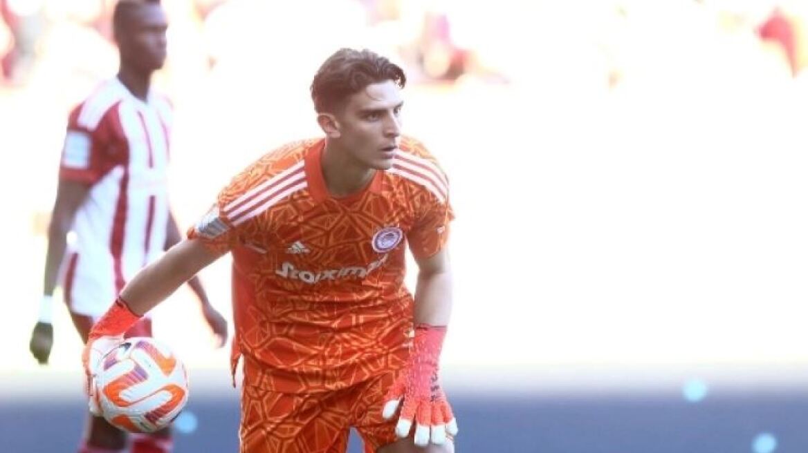 Ολυμπιακός: Ο Τζολάκης έχει το πάνω χέρι για βασικός και με τη Καραμπάγκ