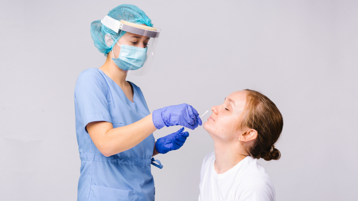 Κορωνοϊός – Νοσηλεία: Τι αναμένεται να αλλάξει στις ασφαλιστικές καλύψεις