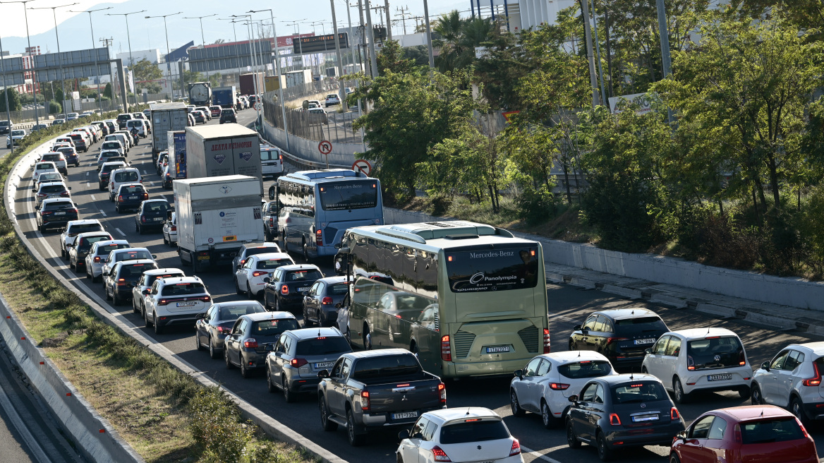 Κίνηση στους δρόμους: Μποτιλιάρισμα στην κάθοδο του Κηφισού, πού αλλού υπάρχουν προβλήματα