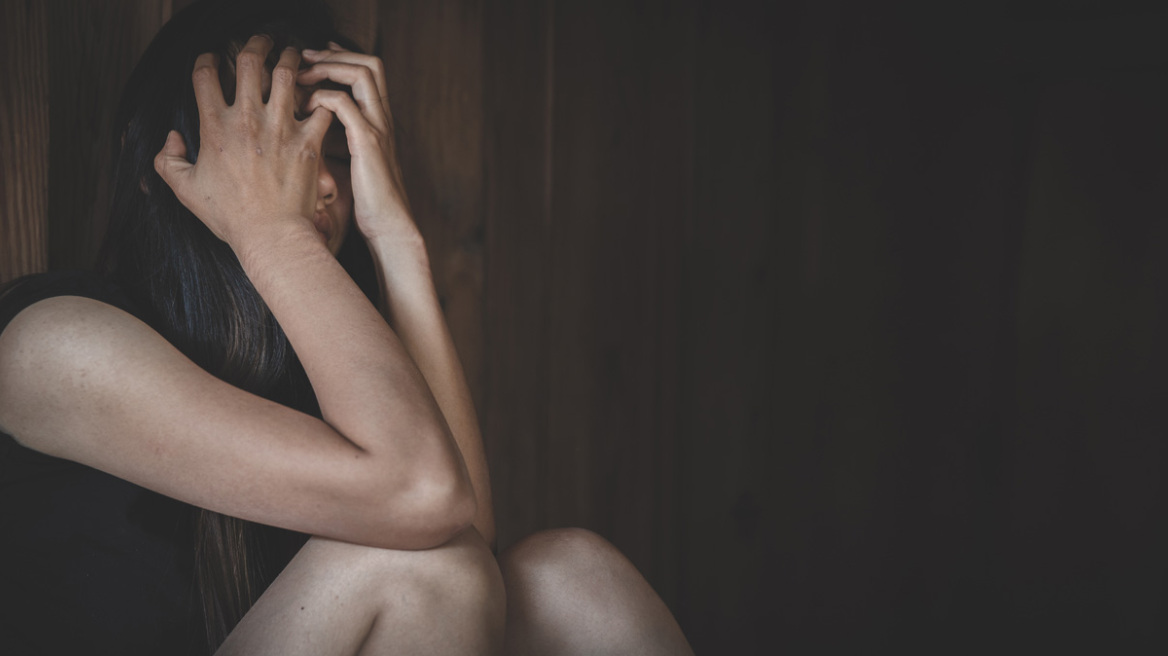 Κολωνός: Ο 53χρονος βίαζε τη 12χρονη με την απειλή όπλου και ανέβαζε φωτογραφίες στο διαδίκτυο για «πελάτες»