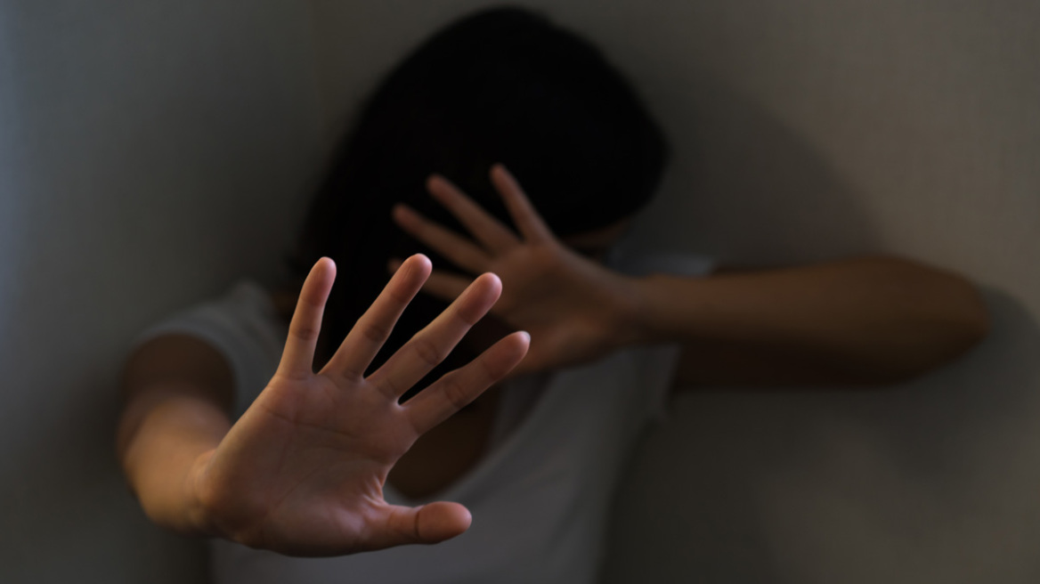 Κόρινθος: Βάναυση κακοποίηση της 28χρονης δείχνει η ιατροδικαστική έκθεση - Απειλούν να της πάρουν τα παιδιά