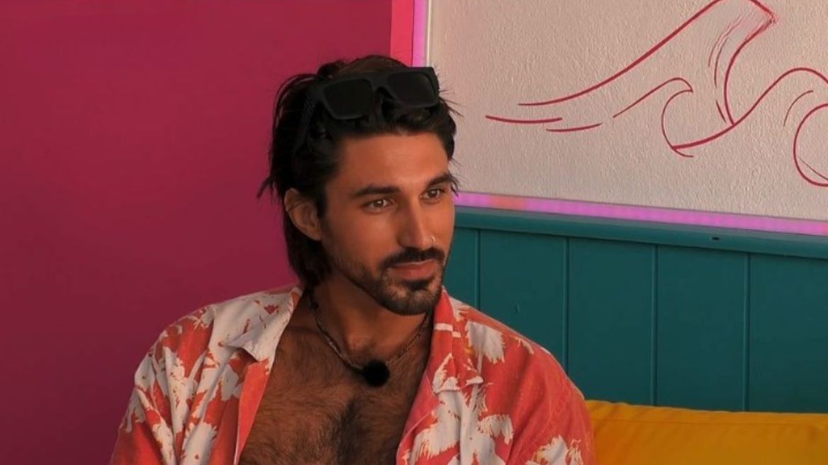 Love Island: Ο νέος παίκτης που μπήκε στη βίλα και το ενδιαφέρον του για την Κλαούντια