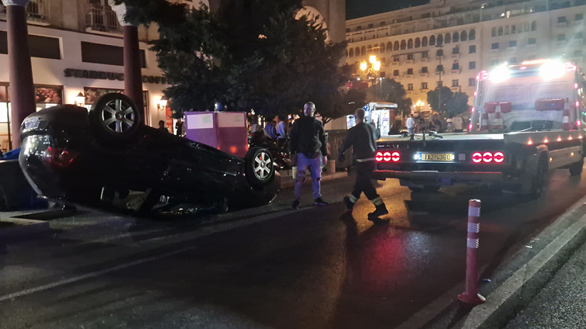 Τροχαίο στη Θεσσαλονίκη: Συγκρουστήκαμε και έχασα τον έλεγχο, λέει ο οδηγός του ΙΧ που τούμπαρε