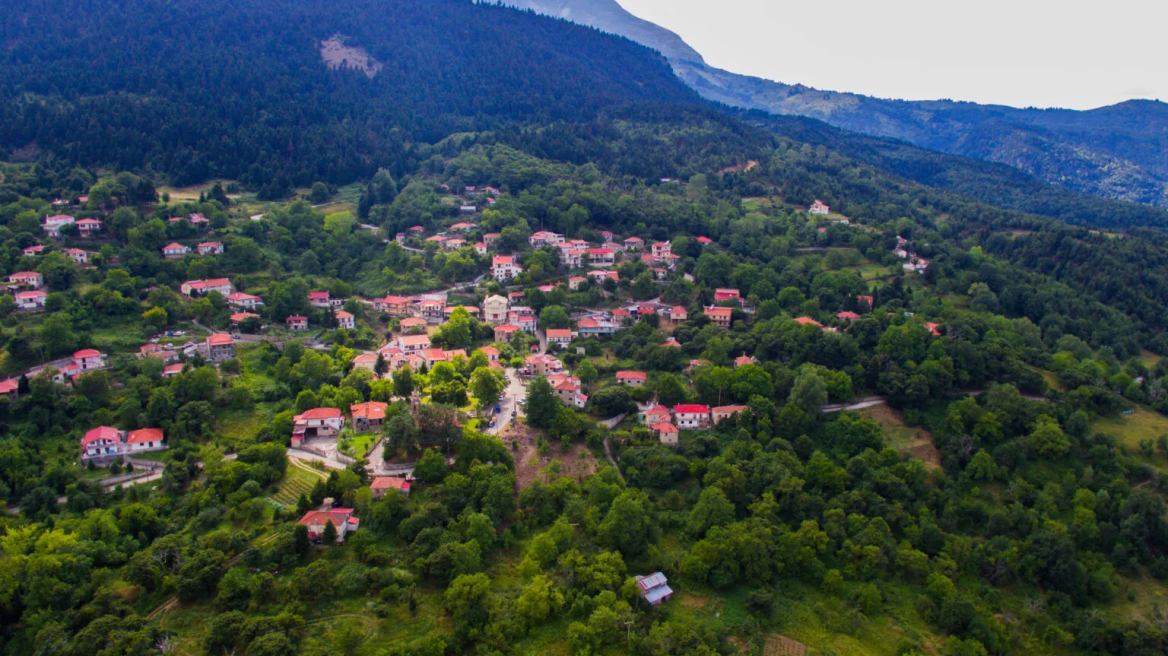 To καταπράσινο καστανοχώρι της Ρούμελης