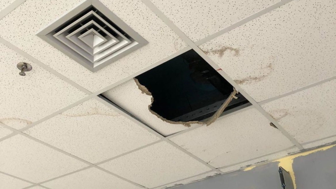 Βίντεο: Έπεσαν τμήματα οροφής στο 2ο Λύκειο Ηγουμενίτσας - Διακόπηκαν τα μαθήματα