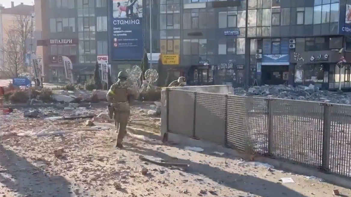 Πόλεμος στην Ουκρανία - Κρανίου τόπος το Κίεβο: «Περιορίστε το ηλεκτρικό ρεύμα μετά τις επιθέσεις» συστήνουν στους πολίτες