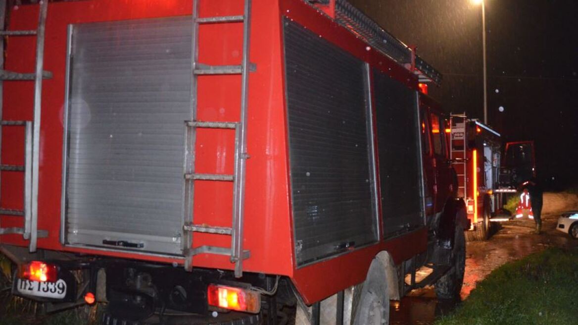 Λέσβος: Εμπρηστές πυρπόλησαν 13 οχήματα εταιρείας