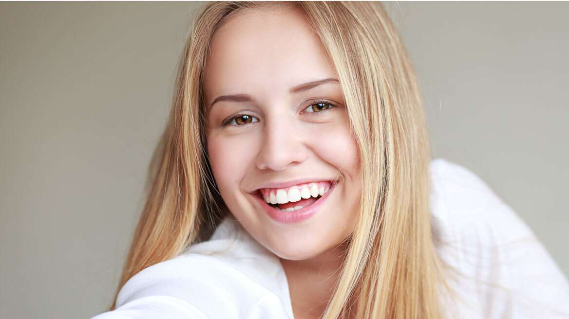 Ανανέωση προσώπου: Όλες οι θεραπείες που «σβήνουν» τις ρυτίδες και τα σημάδια του ήλιου