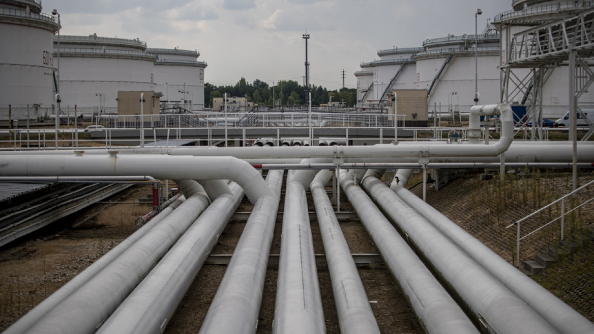 Η ΕΕ σχεδιάζει να περιορίσει τη ροή ρωσικών καυσίμων στις «εκτός γραμμής» Ουγγαρία και Σλοβακία 
