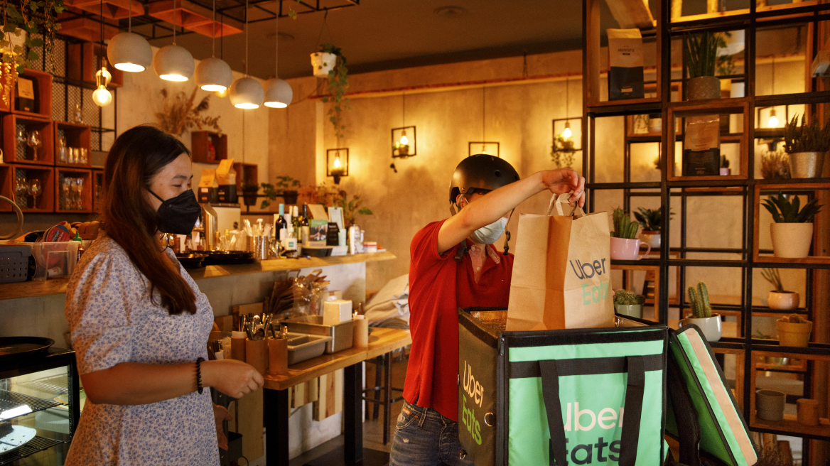 Γερμανία: Την υποχρεωτική χρήση μάσκας στους εσωτερικούς χώρους ζήτησε ο υπουργός Υγείας