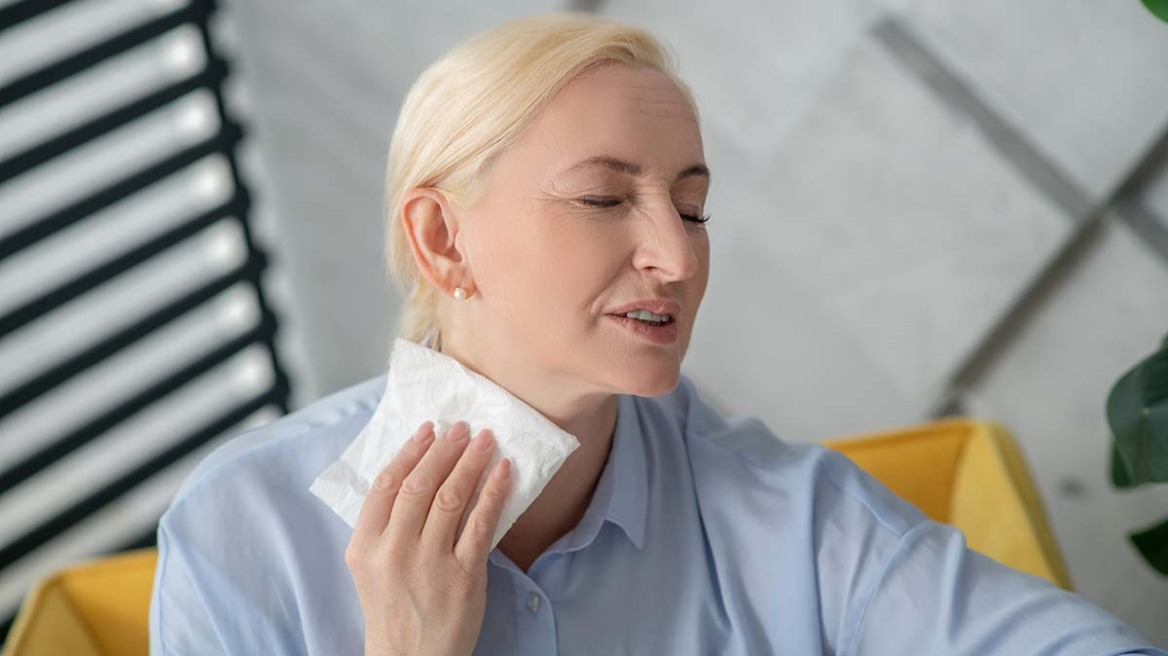 Εμμηνόπαυση: Πόσο επικίνδυνες μπορεί να είναι οι εξάψεις για την καρδιά