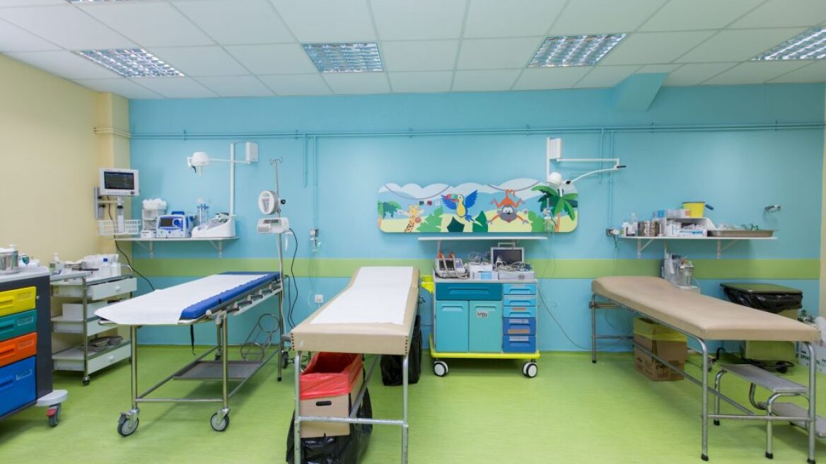 Πάτρα: Εκτός κινδύνου νοσηλεύονται τα 15 παιδιά με συμπτώματα μικροβιακής ίωσης