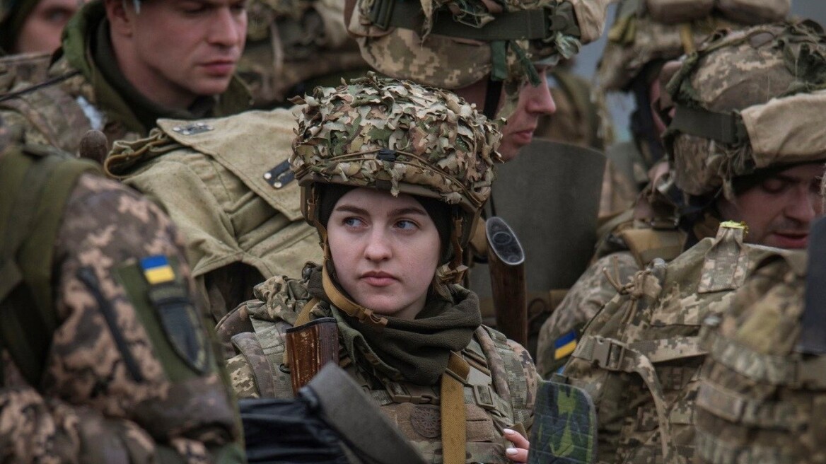 Πόλεμος στην Ουκρανία: 40.000 γυναίκες υπηρετούν στις ουκρανικές ένοπλες δυνάμεις