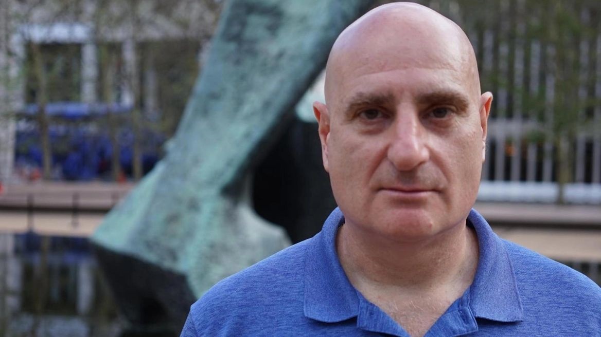 ΗΠΑ: «Σταυρώστε με» λέει υποψήφιος γερουσιαστής, βγάζοντας στη φορά... δικό του «ροζ» βίντεο!