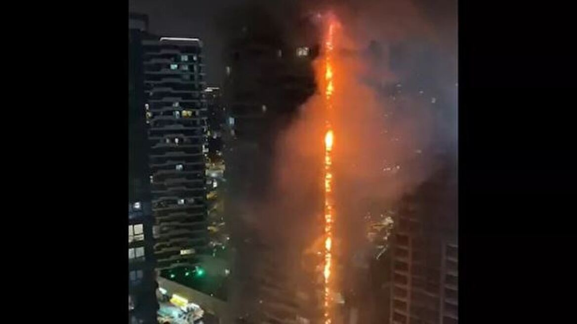 Τεράστια φωτιά σε ουρανοξύστη στην Κωνσταντινούπολη - Δείτε βίντεο