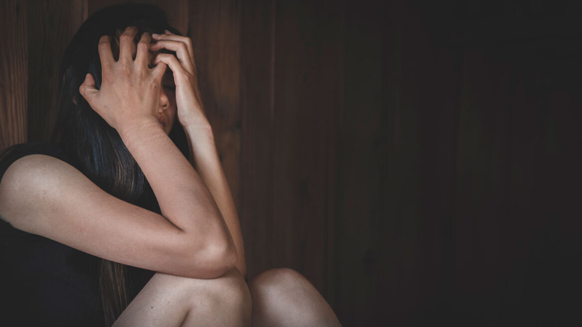 Αθήνα: 48χρονος βίαζε εδώ και τρία χρόνια την ανήλικη κόρη της γυναίκας με την οποία συζούσε