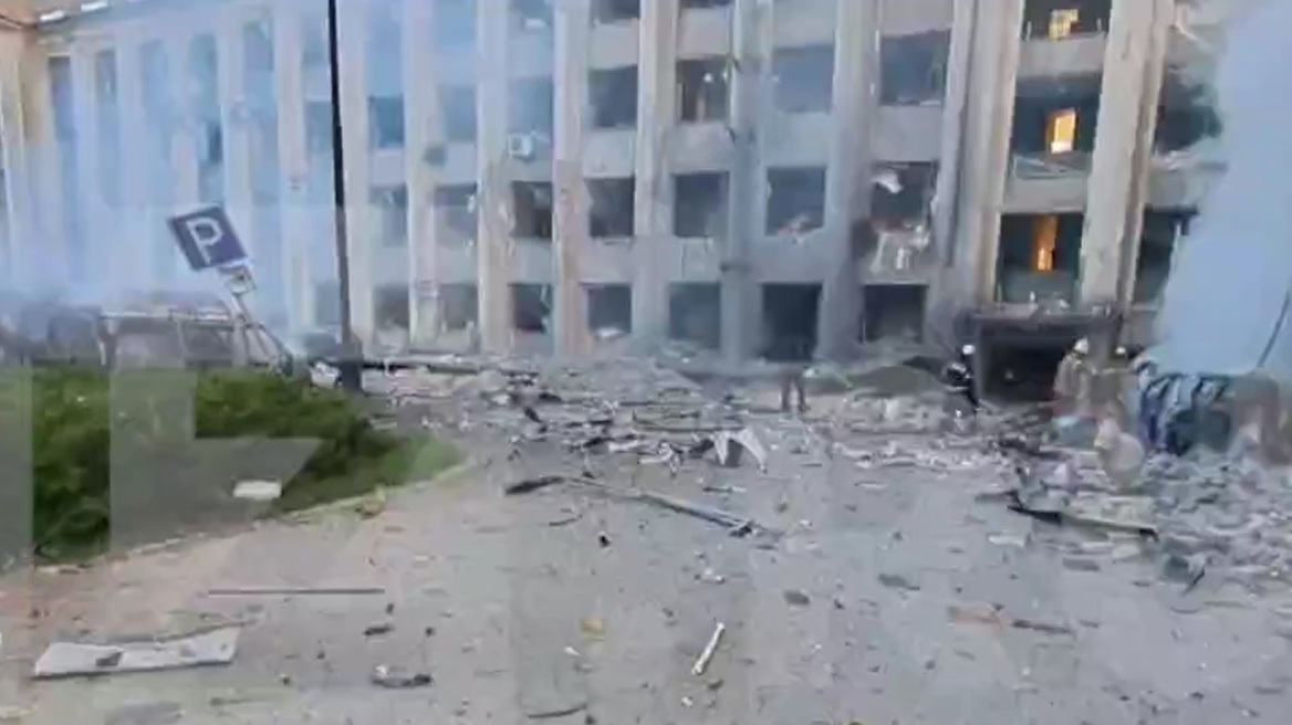 Πόλεμος στην Ουκρανία: Ζημιές σε διοικητικό κτίριο του Ντονέτσκ από ουκρανικό βομβαρδισμό, αναφέρουν Ρωσόφιλοι