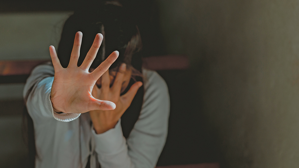 Κατερίνη: «Ξεγέλασε την κόρη μου, την πήγε στο σπίτι του και τη βίασε» λέει η μητέρα της 11χρονης 