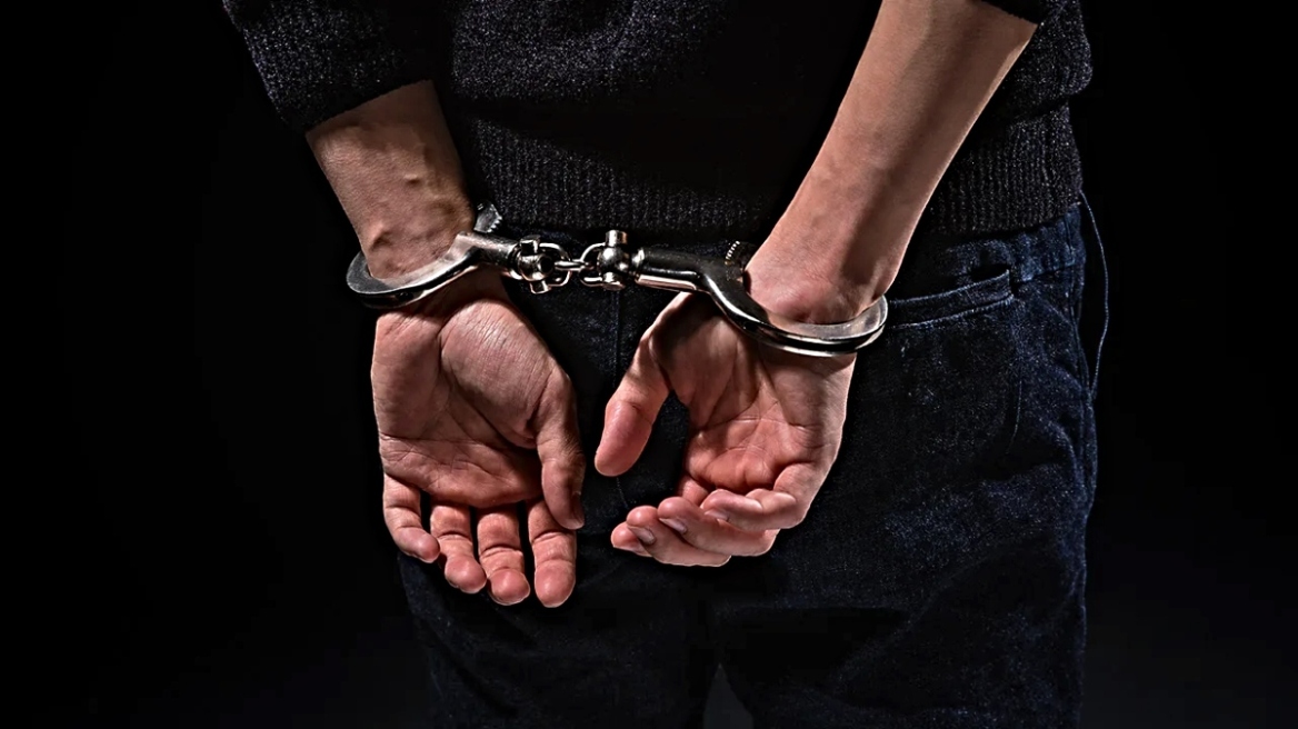 Γλυφάδα: Συνελήφθη απατεώνας με πρόσχημα στοιχηματικές εταιρείες - Πάνω από 200.000 ευρώ η λεία του