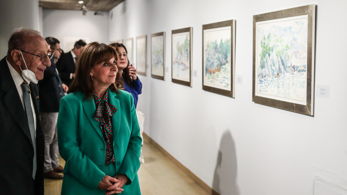 Η Κατερίνα Σακελλαροπούλου εγκαινίασε την έκθεση «Βασίλης Θεοχαράκης - Στην Άκρη»