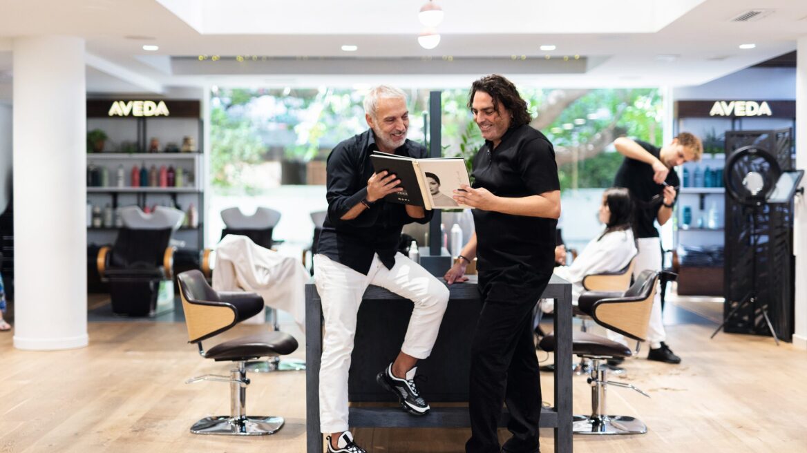 O Ηλίας Μωρόγιαννης των κομμωτηρίων ΤΕΟ BEAUTY CONSULTANTS, είναι ο Τop Colorist 2022