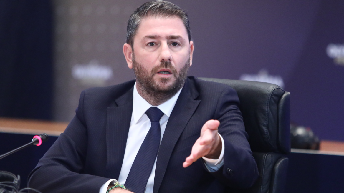 Ανδρουλάκης: Το μόνο άγχος Μητσοτάκη και Τσίπρα είναι η καρέκλα - Ο ελληνικός λαός αξίζει πολλά περισσότερα