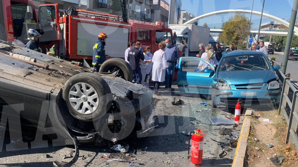 Κίνηση στους δρόμους: Τροχαίο με δύο τραυματίες στη Μεσογείων - Άνοιξε το ρεύμα προς Γέρακα