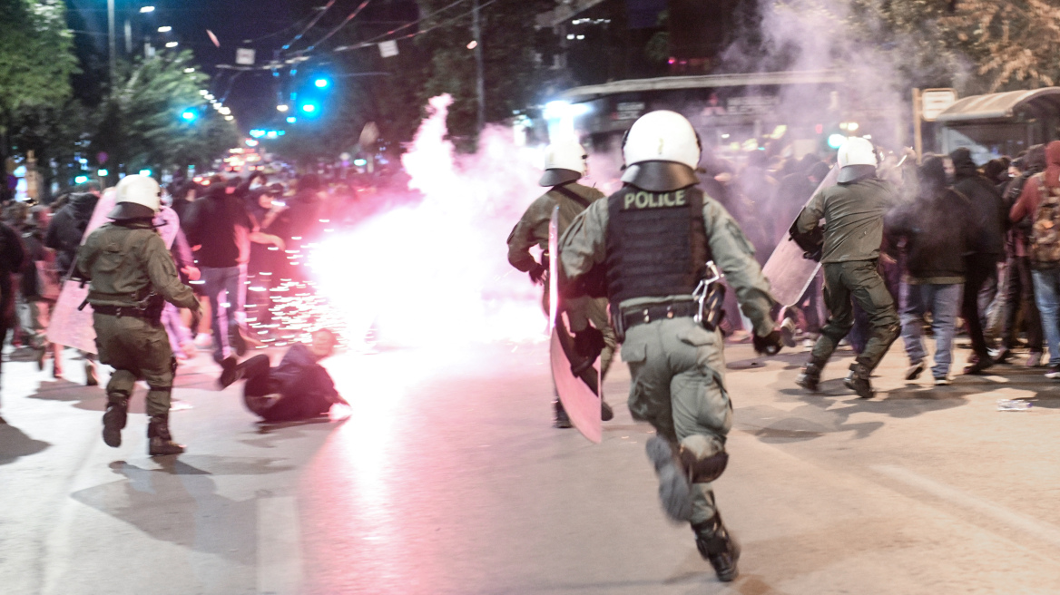 Επεισόδια στο κέντρο της Αθήνας: Πέταξαν μολότοφ μετά την πορεία προς το ΑΤ Ομόνοιας