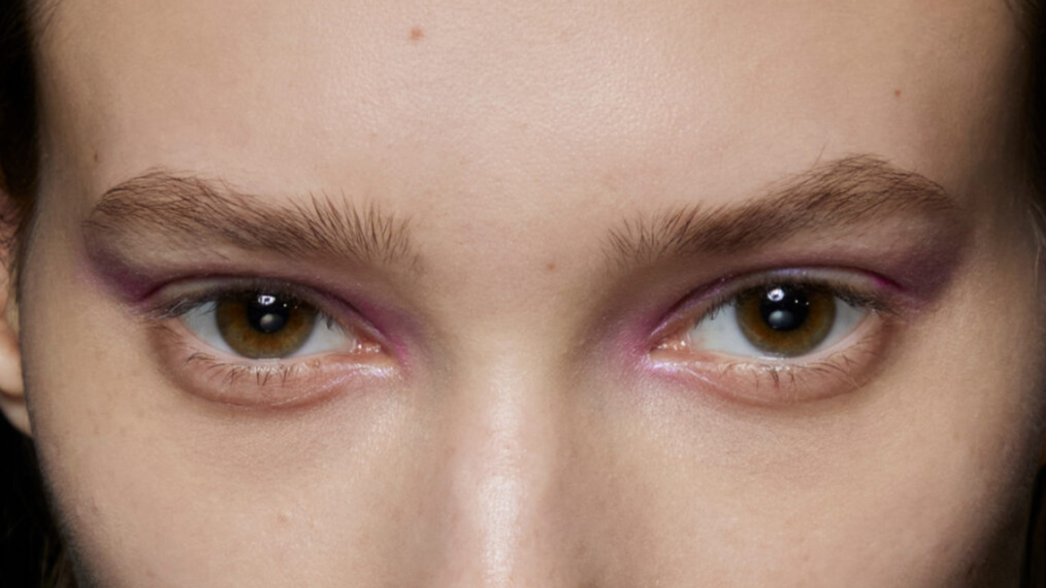 Οι κρέμες ματιών που θα σας βοηθήσουν να δείχνετε πιο ξεκούραστες και λαμπερές