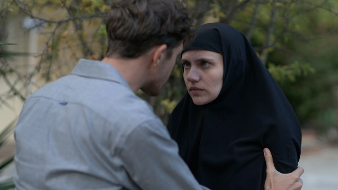 Μαύρο Ρόδο: Ο Πέτρος προσπαθεί να προσεγγίσει για ακόμα μία φορά την Ελισάβετ