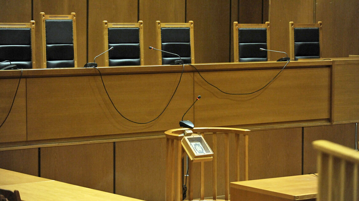 Θεσσαλονίκη: Φυλάκιση οκτώ μηνών σε δύο ενοίκους πολυκατοικίας για καγκελόπορτα που καταπλάκωσε 4χρονη στο Κορδελιό