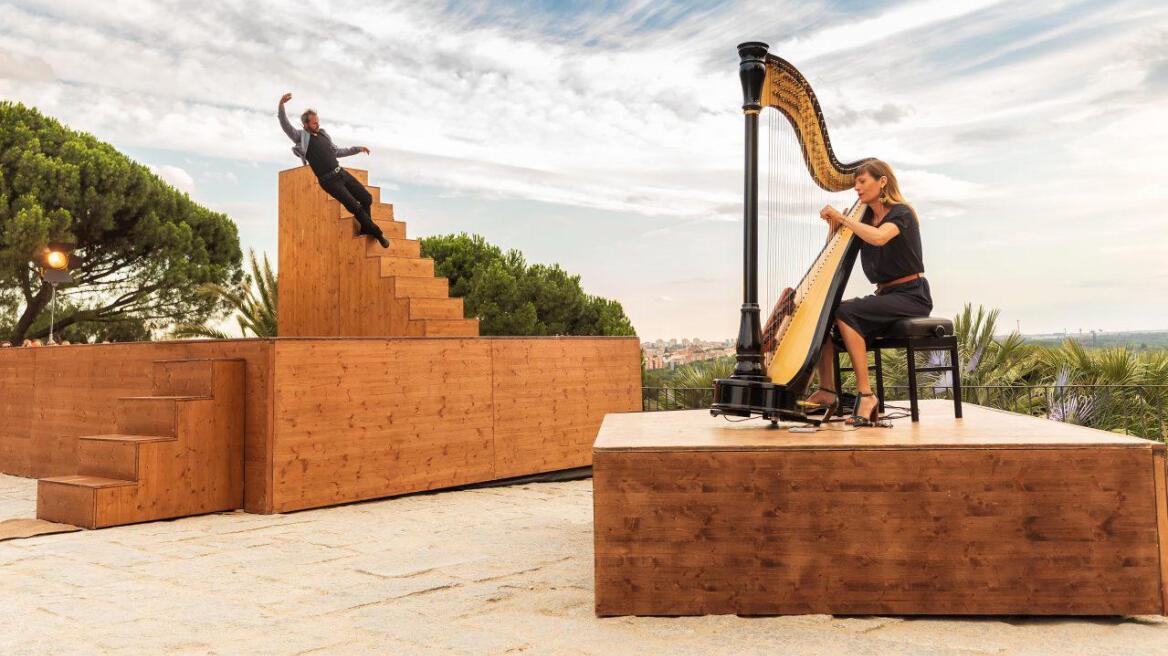 Γαλλία: To viral βίντεο ενός χορογράφου που ανεβαίνει τα... σκαλοπάτια προς την επιτυχία