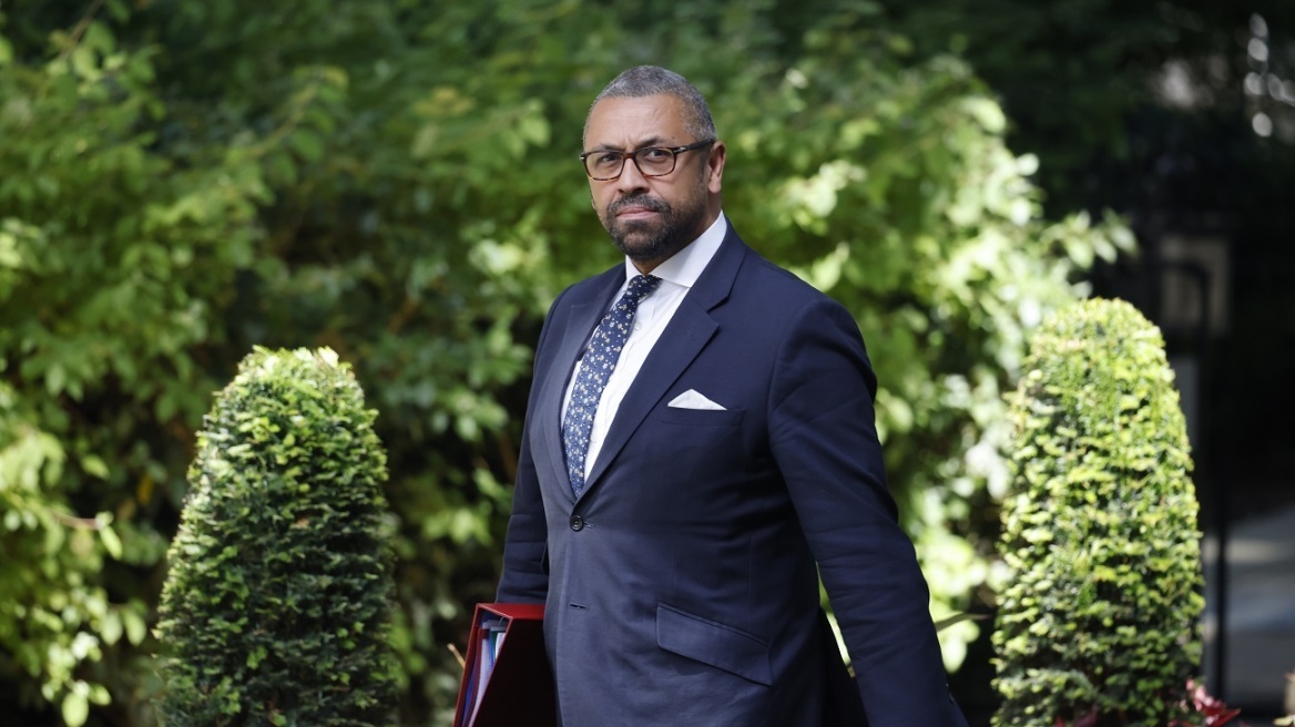 Βρετανία - Οδηγίες προς... γκέι οπαδούς που θα πάνε στο Μουντιάλ: «Μην προκαλείτε» λέει ο νέος Βρετανός ΥΠΕΞ