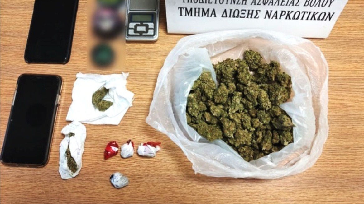 Βόλος: Μαθητής διακινούσε ναρκωτικά έξω από το σχολείο του 