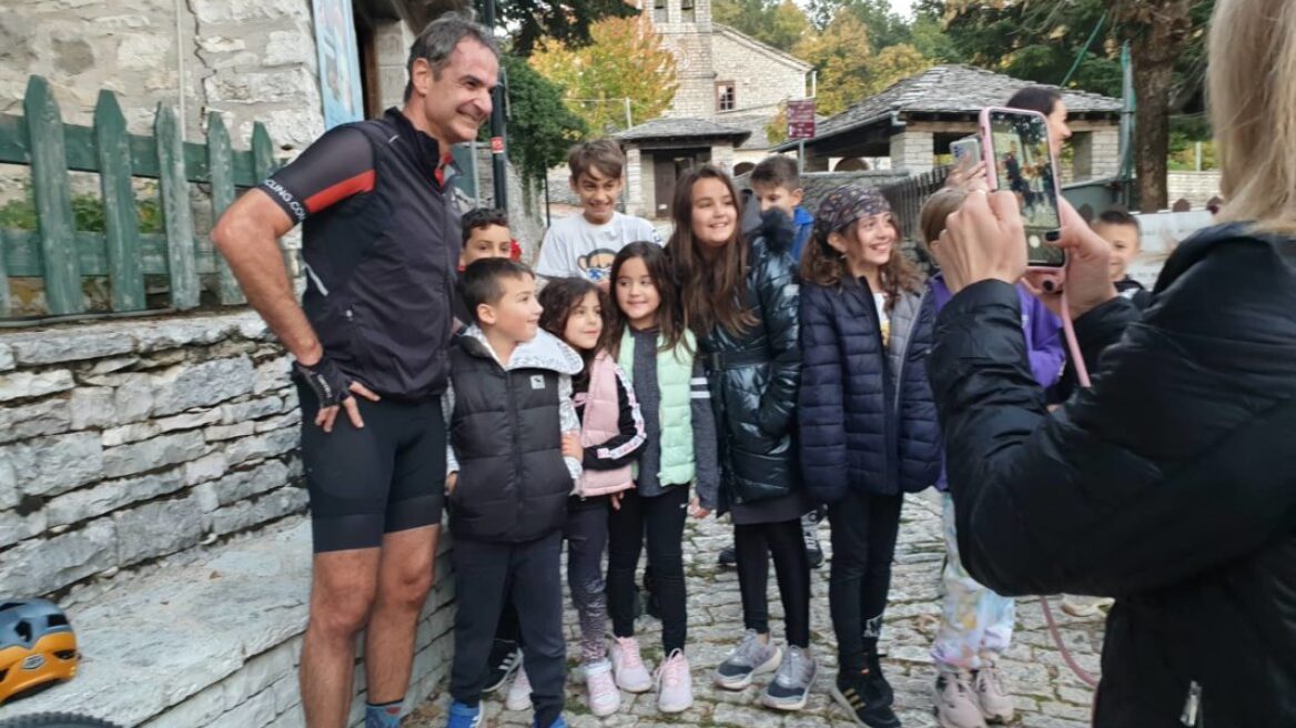 Κυριάκος Μητσοτάκης: Ποδηλατάδα από την Αρίστη μέχρι και το Μονοδέντρι έκανε ο πρωθυπουργός 