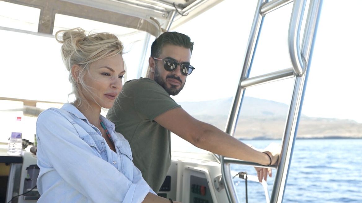 Fishy: Ρίχνει άγκυρα στα Χανιά και συναντάει τη Βίκυ Κάβουρα