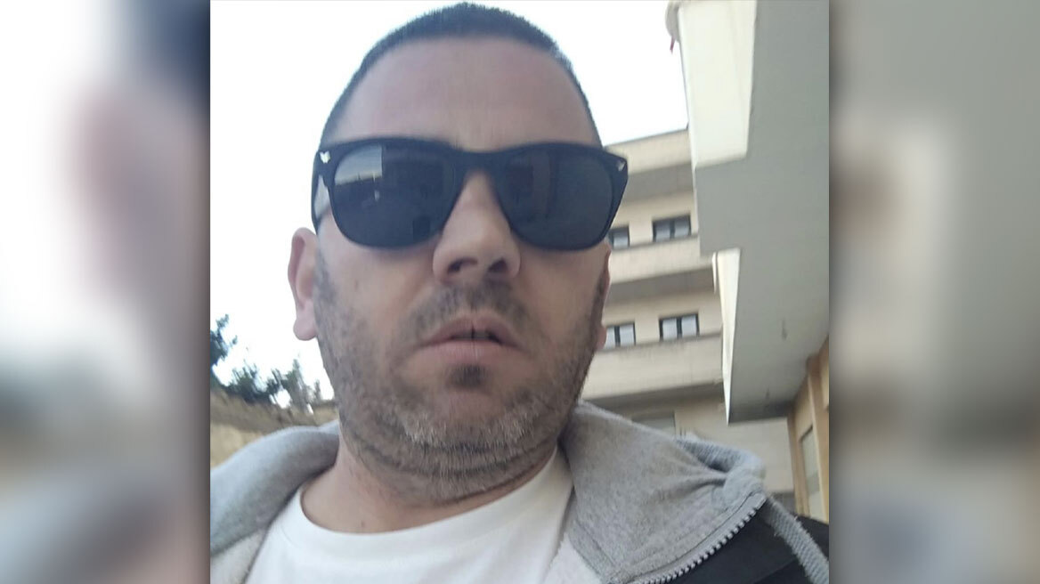 Παλαιό Φάληρο: Είπα στην αδελφή μου να δώσει το κλειδί στην αστυνομία, λέει η μητέρα του «δράκου με το τατουάζ»