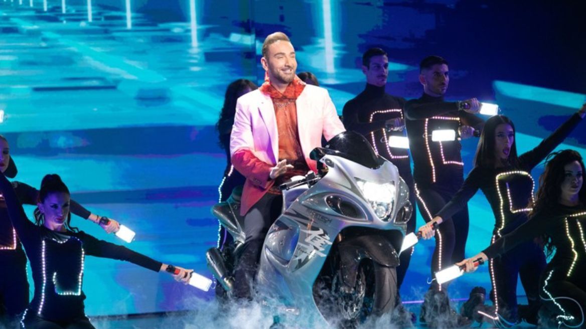 J2US: Πρώτο στους πίνακες τηλεθέασης το σόου του Νίκου Κοκλώνη