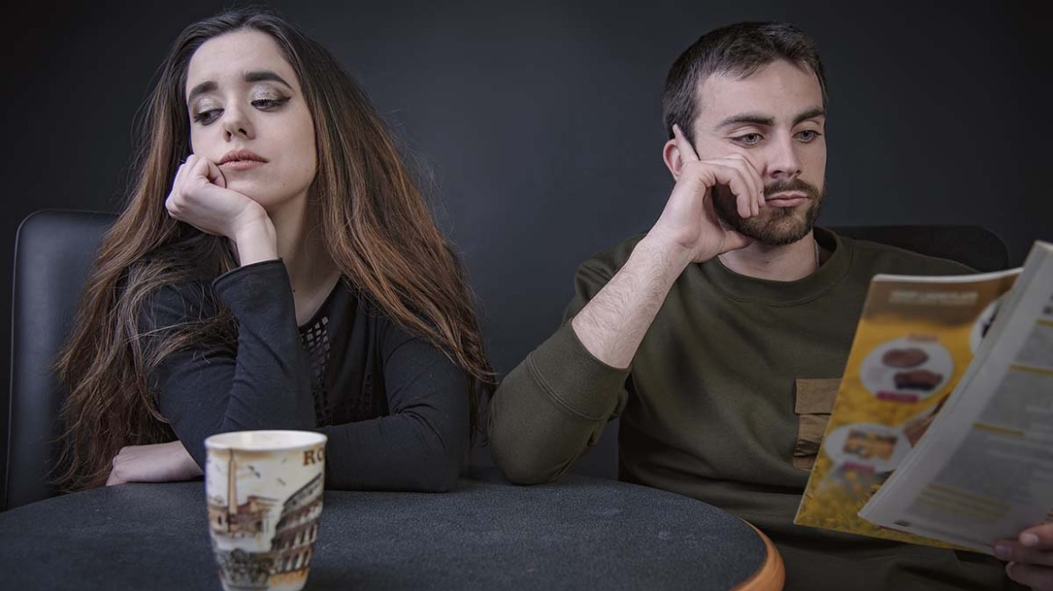 Quiet Quitting: Συμβαίνει και στις σχέσεις – Τα επικίνδυνα σημάδια