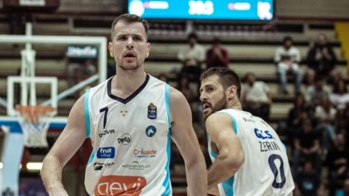 Δημήτρης Αγραβάνης: Τέλος από τη Νάπολι ο Έλληνας φόργουρντ!