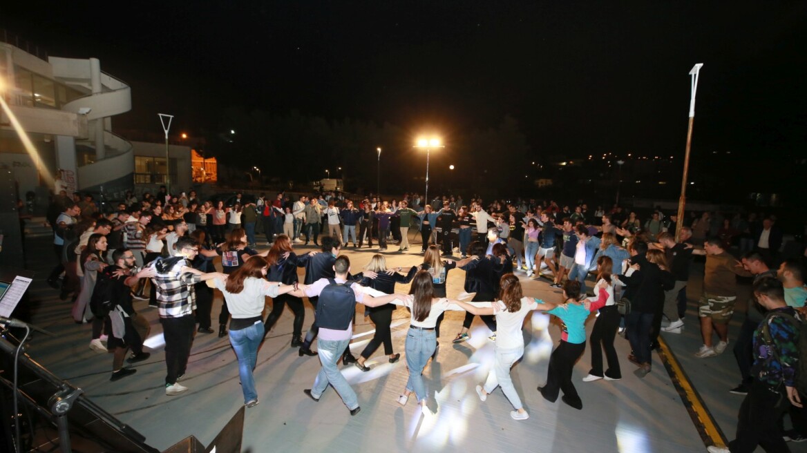 Πολυτεχνείο: Με τραγούδια, χορούς και μουσική υποδέχθηκε τους νέους φοιτητές (video)