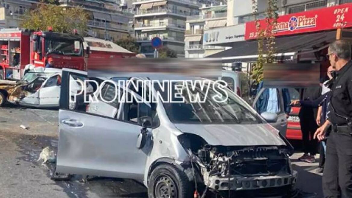 Καβάλα: Σοβαρό τροχαίο - Οδηγός πέρασε στο αντίθετο ρεύμα και συγκρούστηκε με δύο ΙΧ