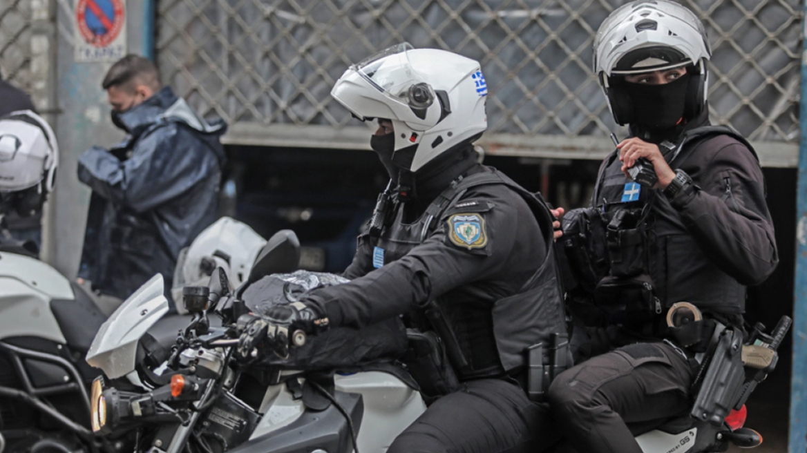 Τρόμος για μοντέλο στο κέντρο της Αθήνας - Αιγύπτιος τη δάγκωσε και της έκλεψε το κινητό