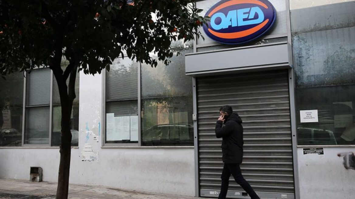 Οικονόμου: Η ανεργία έπεσε κατά 1,5% σε έναν χρόνο