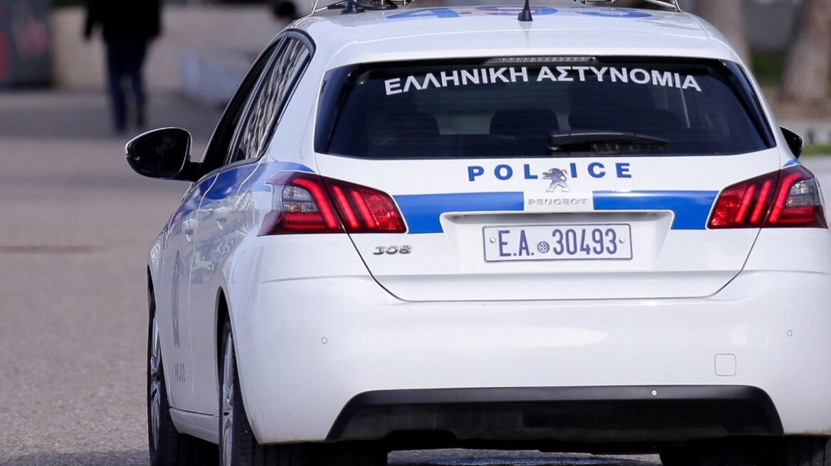 Καλαμάτα: Ζευγάρι υπεξαιρούσε οχήματα και μετέφερε παράτυπους μετανάστες