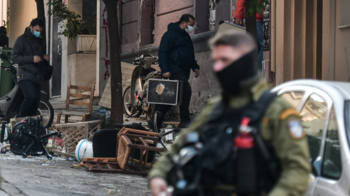 Δίκη Ινδαρέ: «Μου πάταγαν το κεφάλι, μου τραβούσαν τα χέρια, τα παιδιά μου ήταν δεμένα», είπε στην απολογία του ο σκηνοθέτης